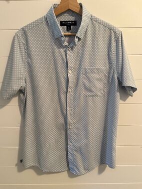 Mizzen+Main Light Blue Geo-Print Leeward Short Sleeve Button-Down Size Medium